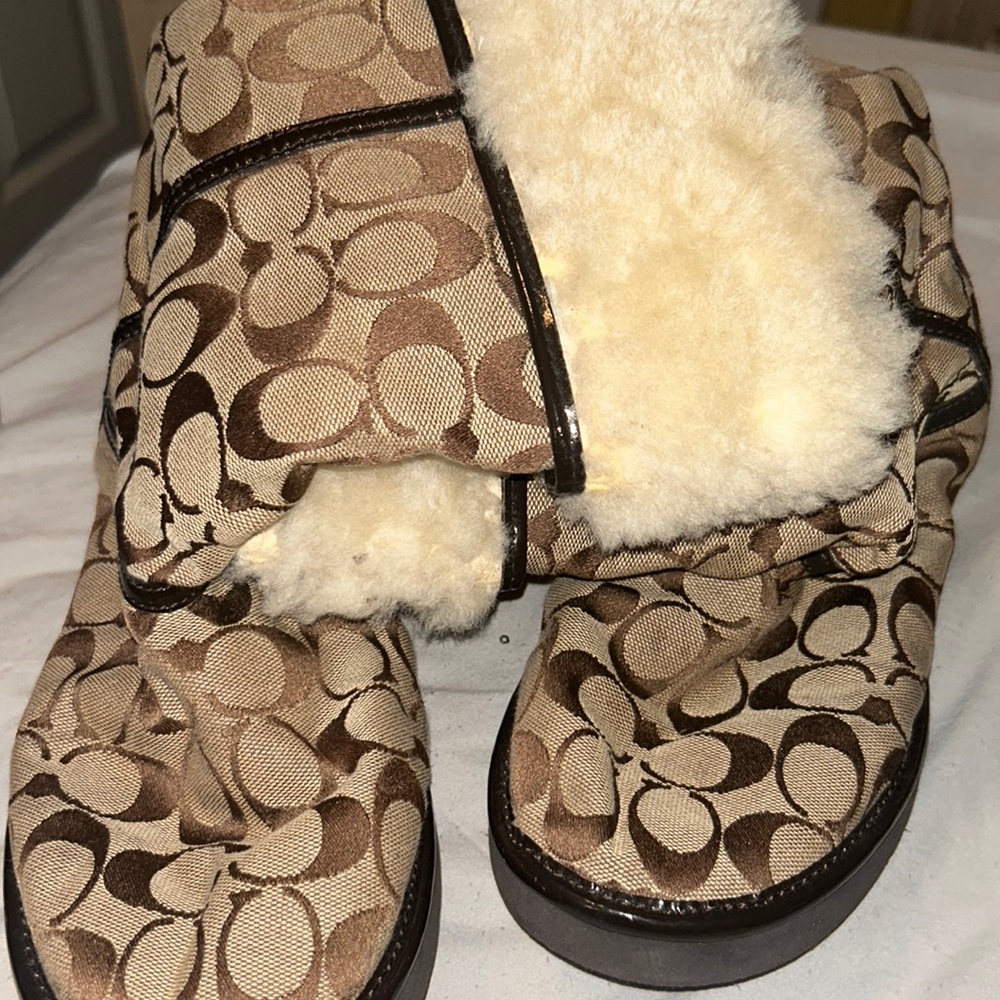 COACH UGGS